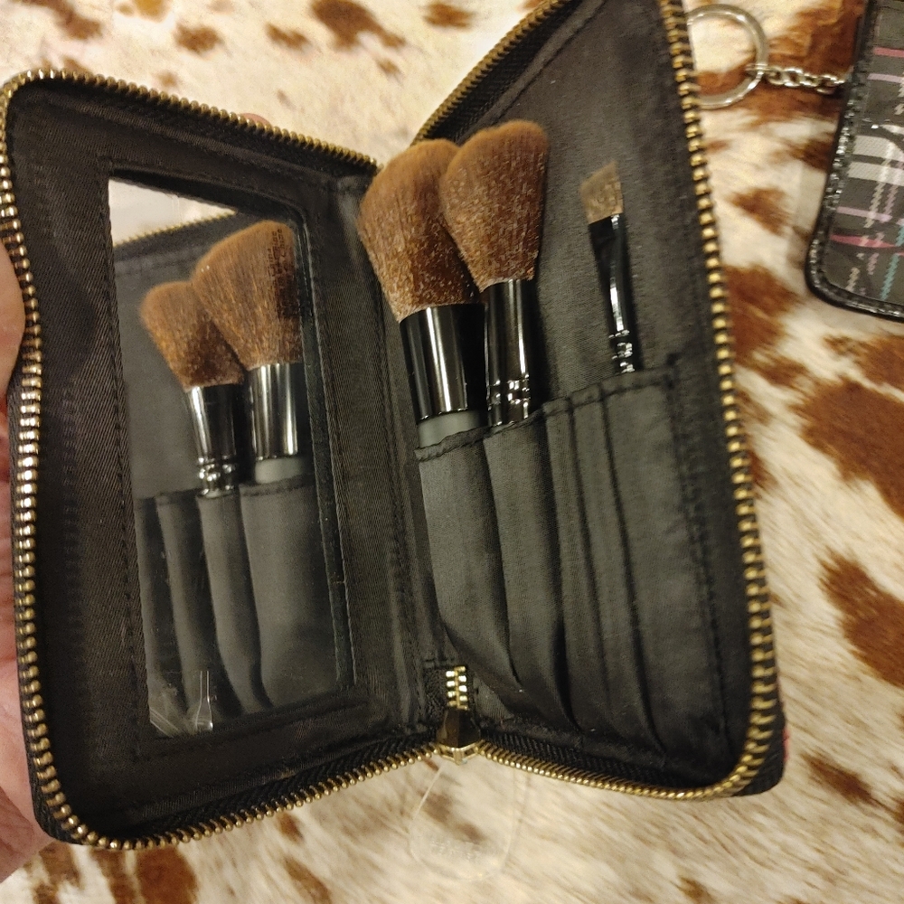 VICTORIA'S SECRET MAKEUP BRUSH WRISTLET AND CCARD WRISTLET BUNDLE - Picture 6 of 11